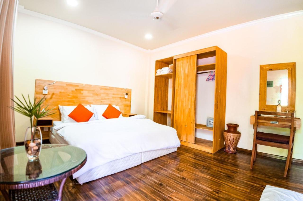 Hotel Water Seven остров Маафуши Екстериор снимка